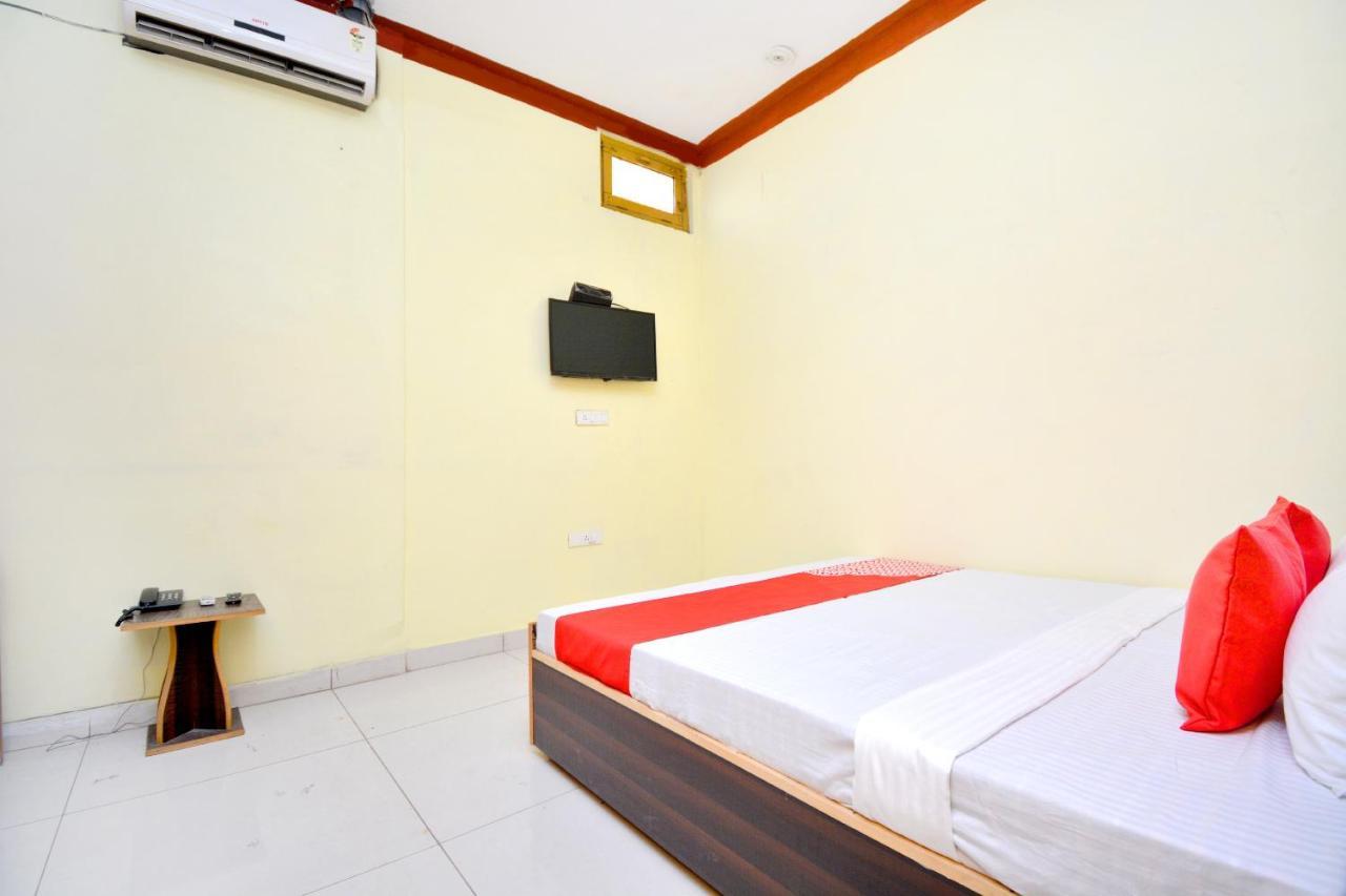 Oyo 40306 White House Otel Jalandhar Dış mekan fotoğraf