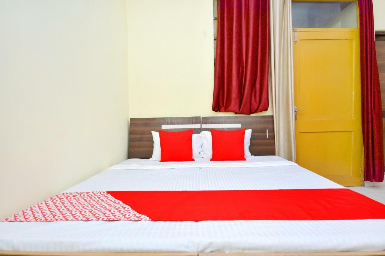 Oyo 40306 White House Otel Jalandhar Oda fotoğraf